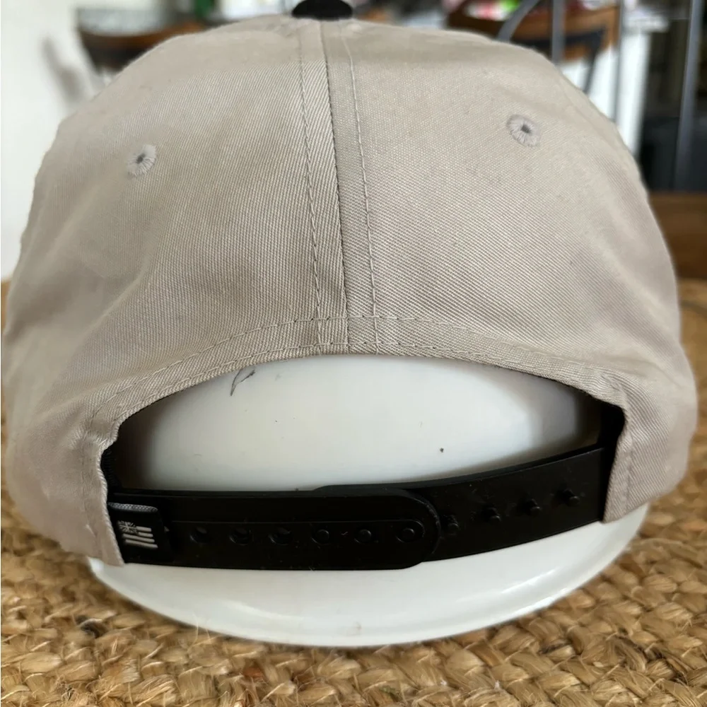 The classics Hawaii Logo‎ Snap Back ball cap.